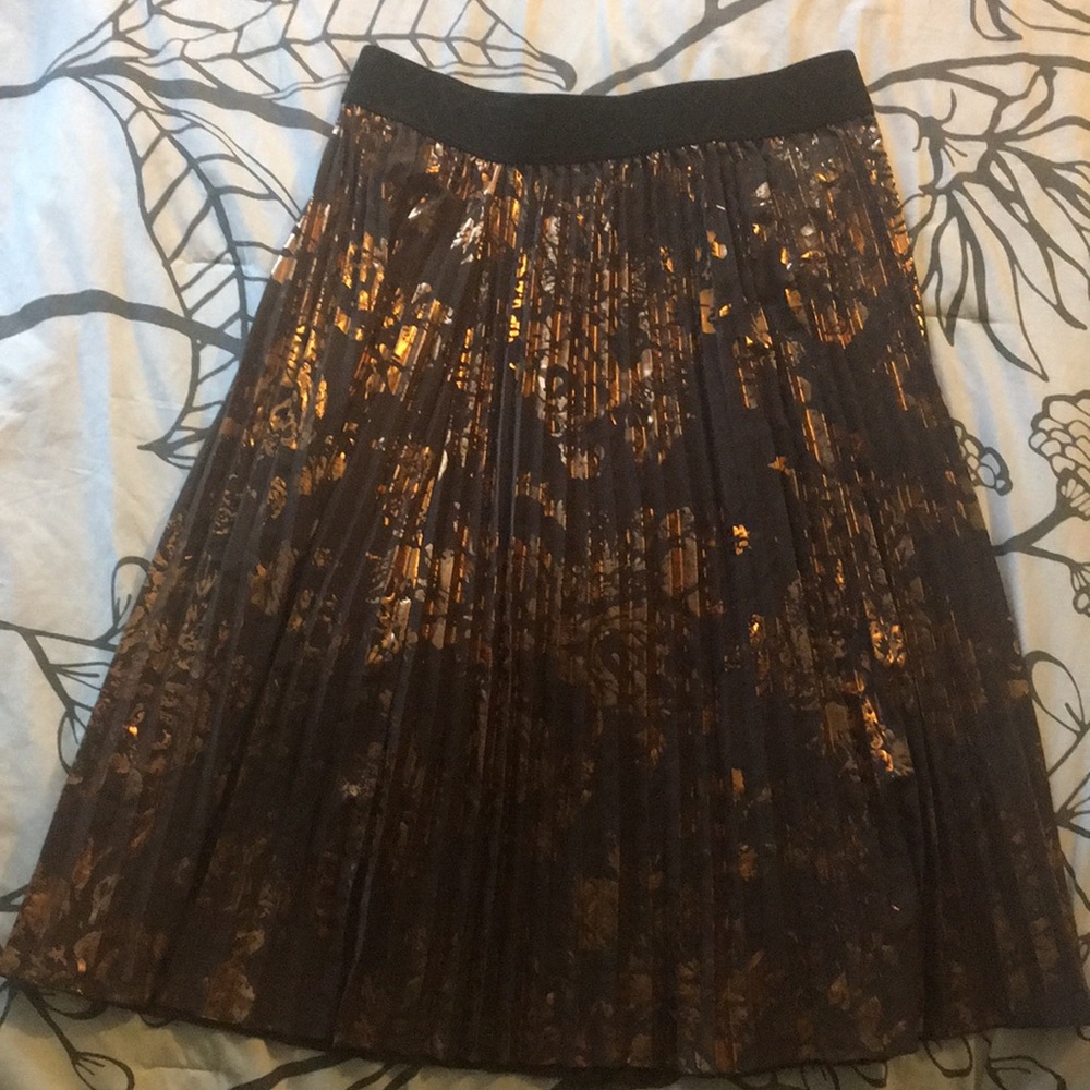 High waisted silky skirt